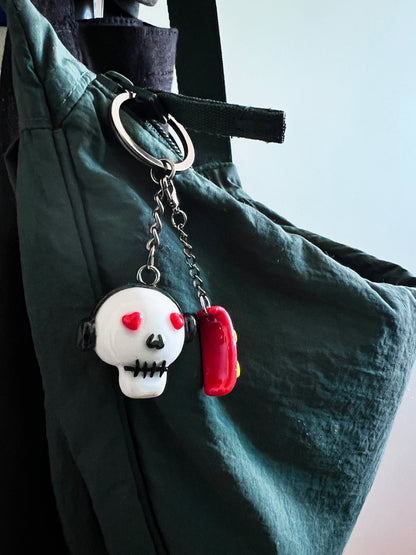 Heart-eyed Skull keychain