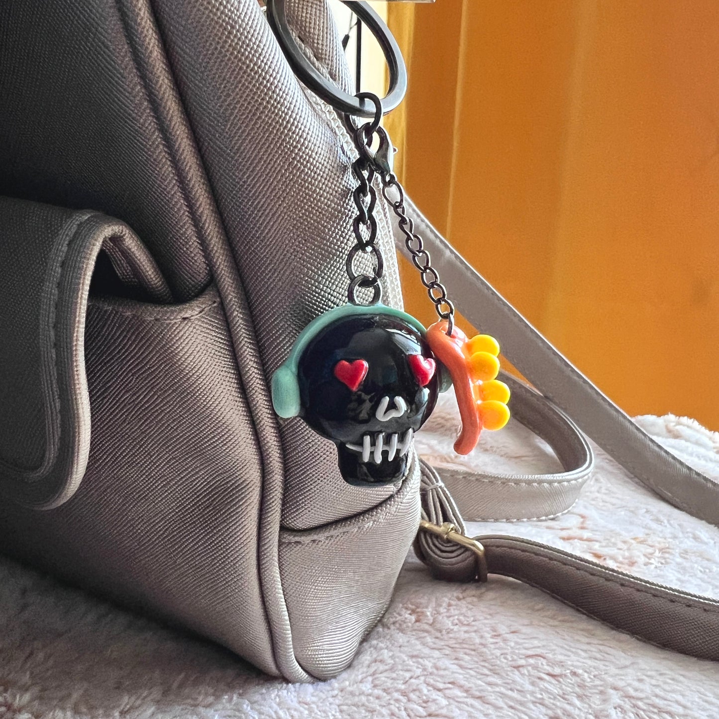 Heart-eyed Skull keychain