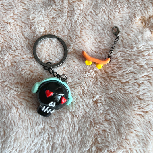 Heart-eyed Skull keychain