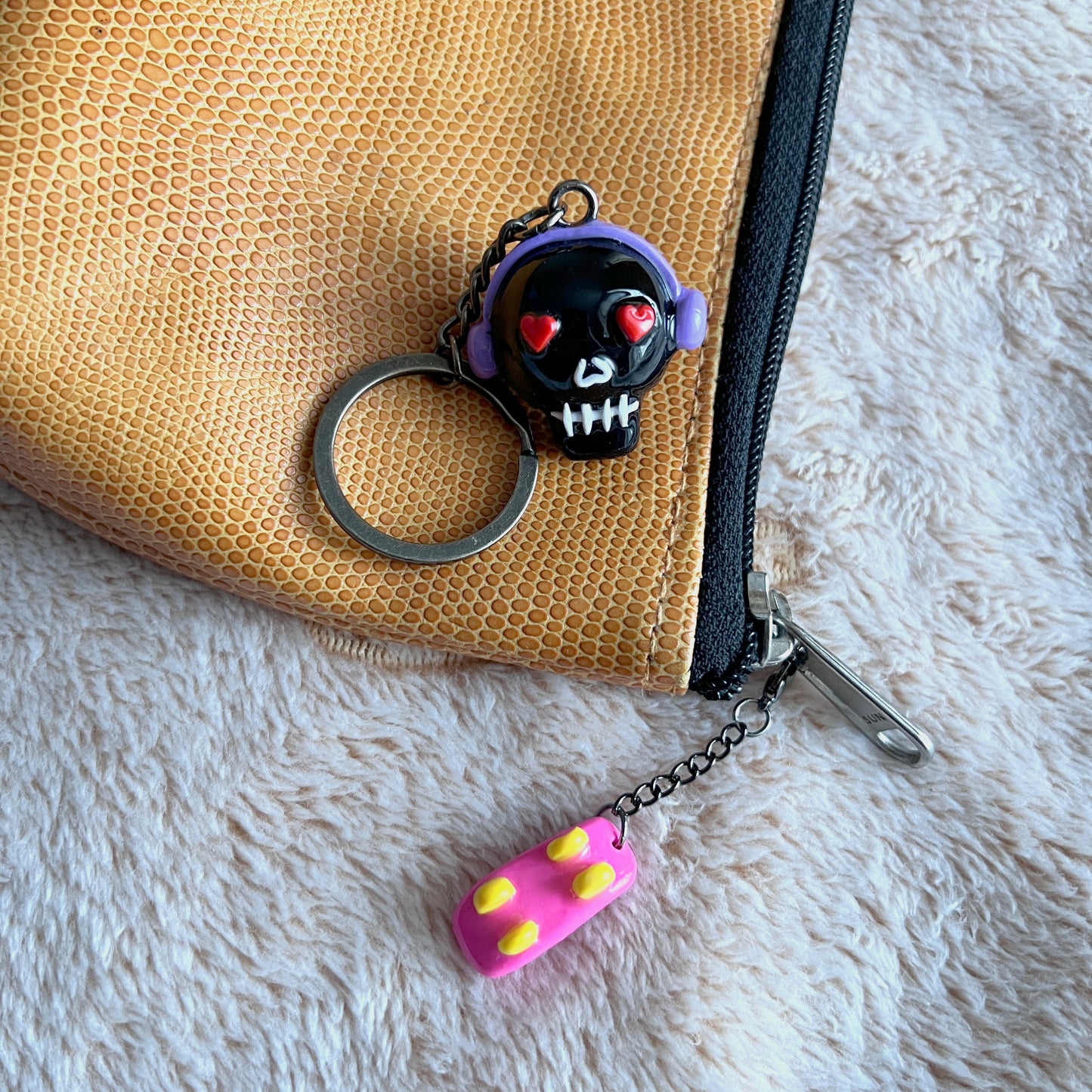 Heart-eyed Skull keychain
